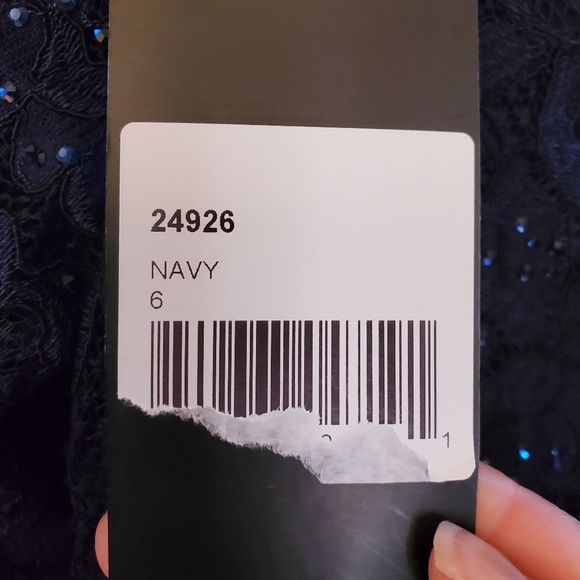 La femme NWT Gathered Mermaid Satin Gown size 6 - Picture 4 of 8